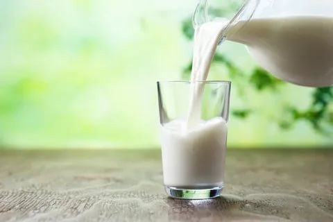 فوائد شرب الحليب للبشرة